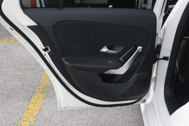 MERCEDES-BENZ A 180 dAutomatic AMGLine Premium Night Edition Uniprop.