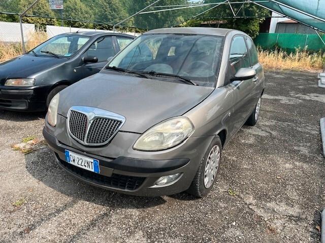 Lancia Ypsilon 1.4 16V Argento