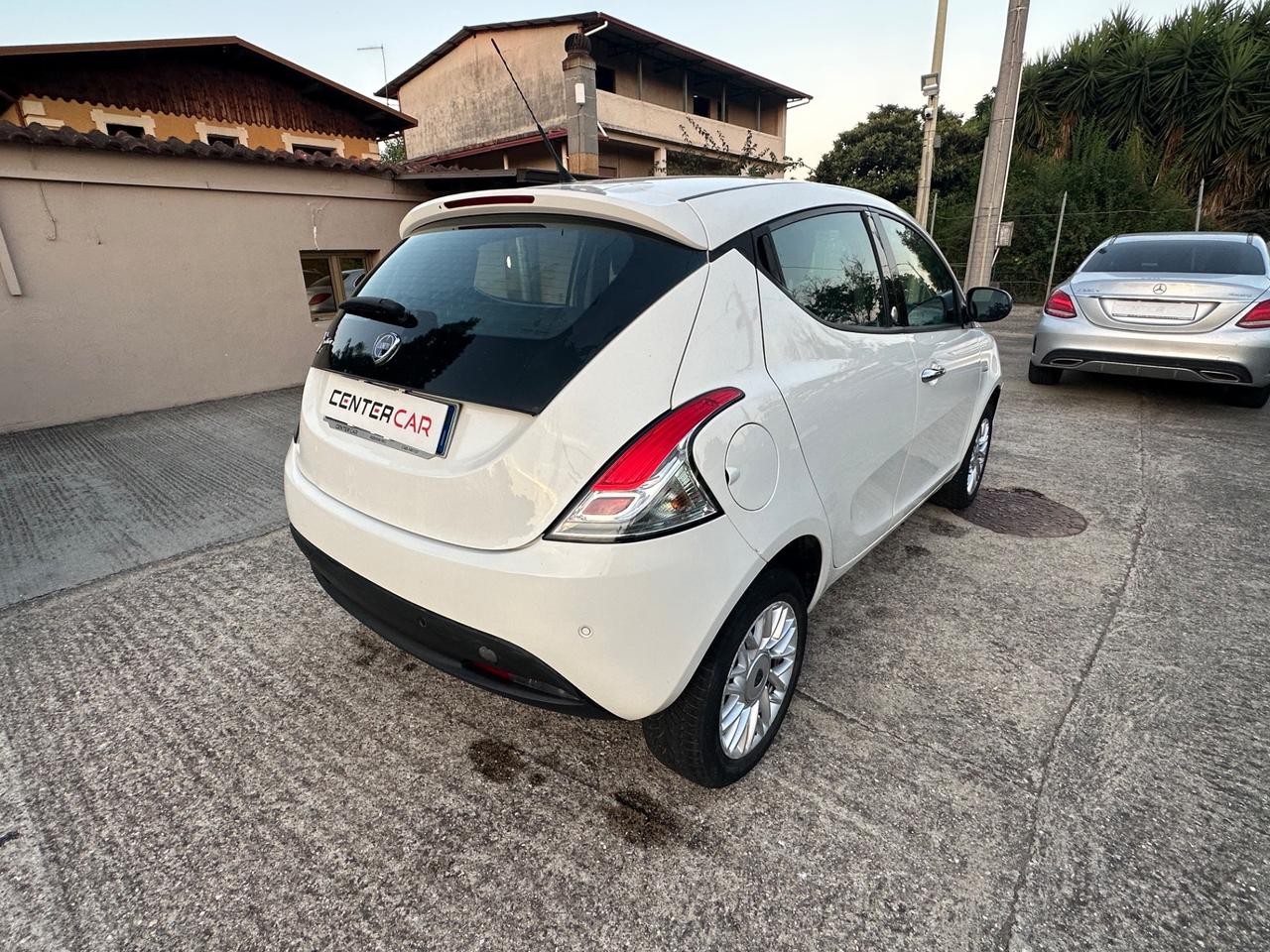 Lancia Ypsilon 0.9 TwinAir 85 CV 5 porte Metano Ecochic Elle