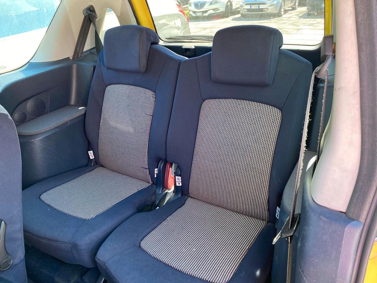 Peugeot 1007 1.4 HDi Happy