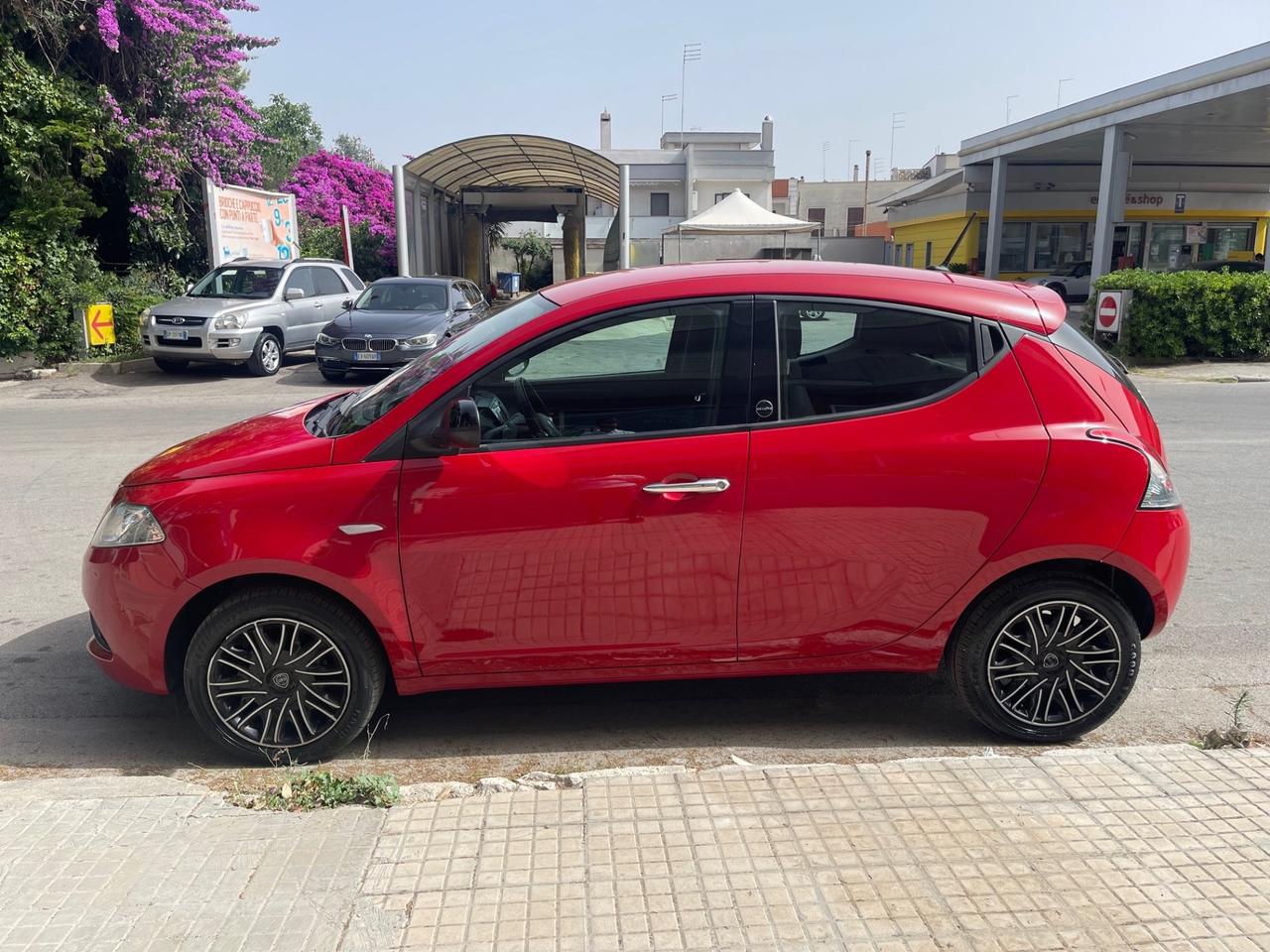 Lancia Ypsilon 1.0 FireFly 5 porte S&S Hybrid Ecochic Gold