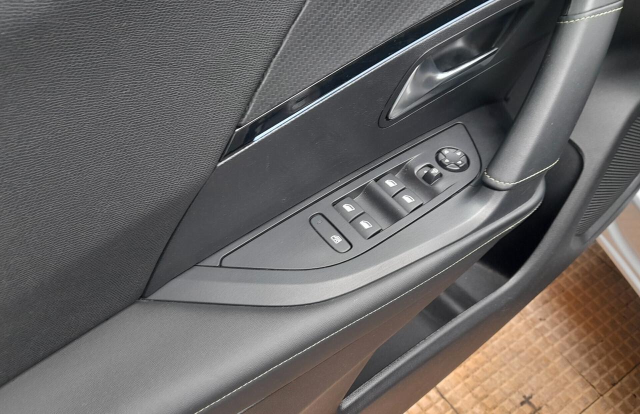 Peugeot 2008 BlueHDi 130 S&S EAT8 GT