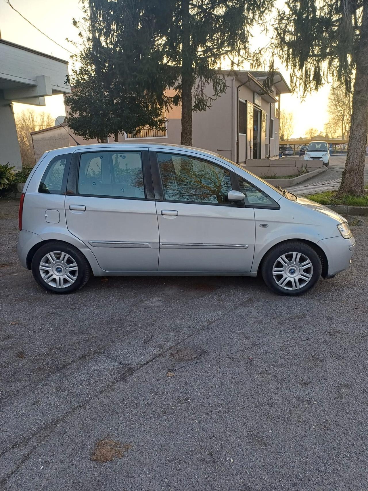 Fiat Idea 1.4 16V Emotion