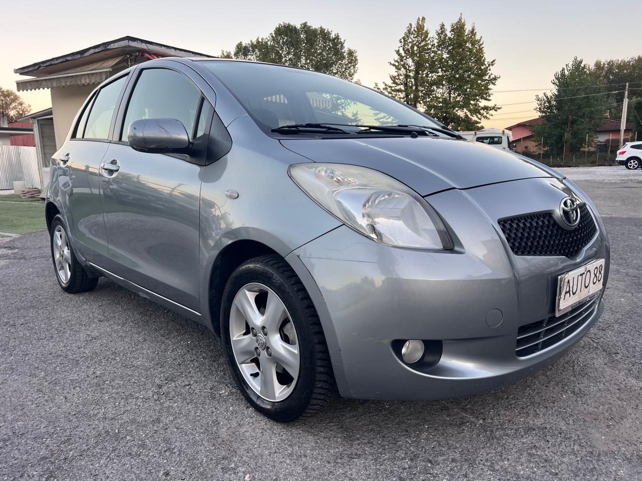 Toyota Yaris 1.0 5 porte