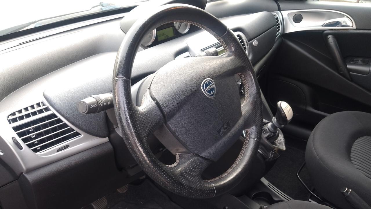 Lancia Ypsilon 1.2 BZ neopatentati 2011