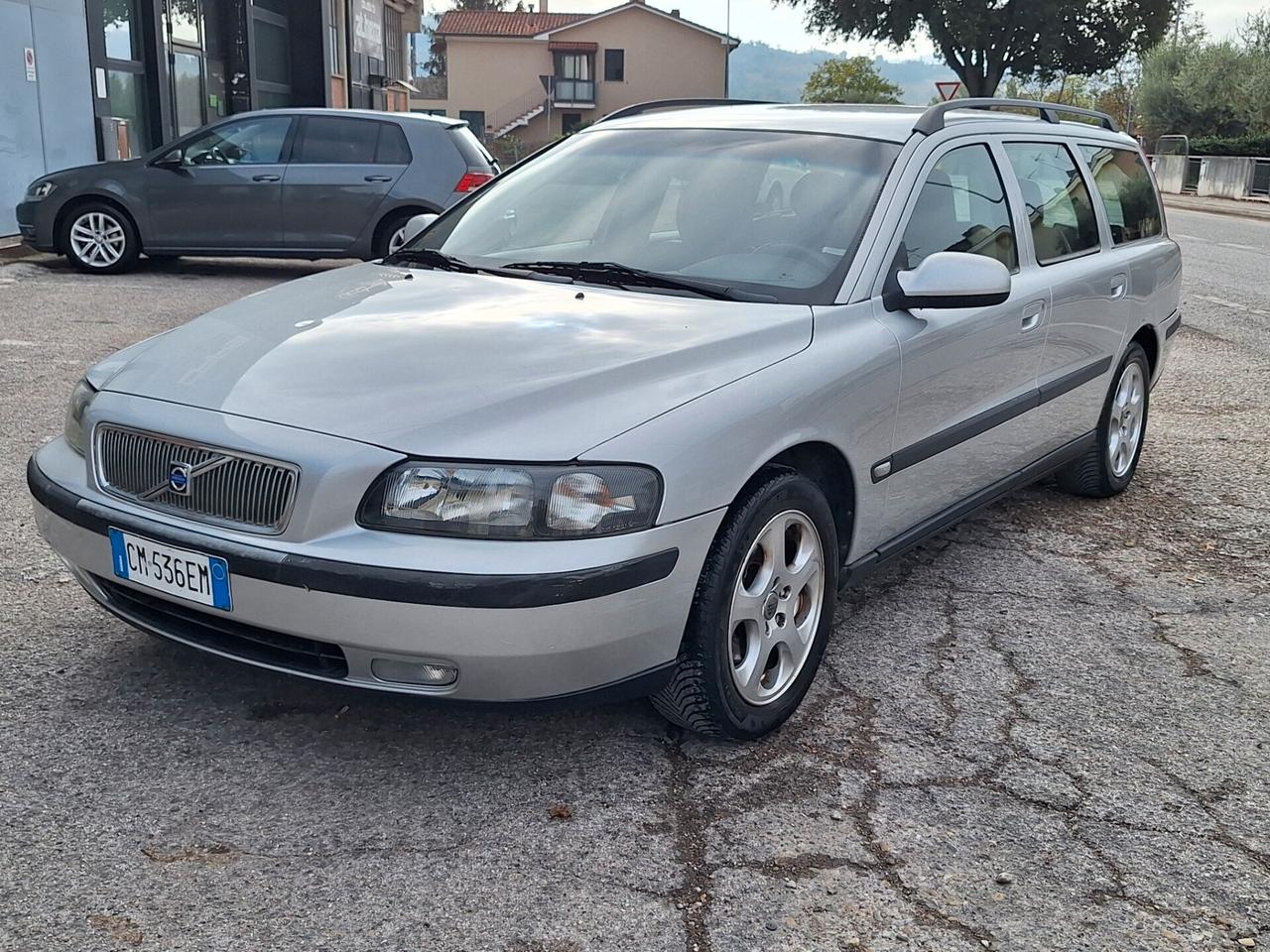 Volvo V70/XC70 V70 2.4 D5 20V cat Momentum FAMIGLIARE