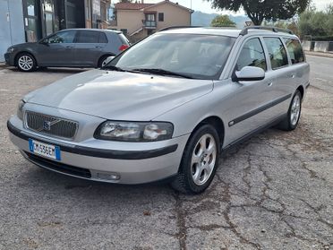 Volvo V70/XC70 V70 2.4 D5 20V cat Momentum FAMIGLIARE