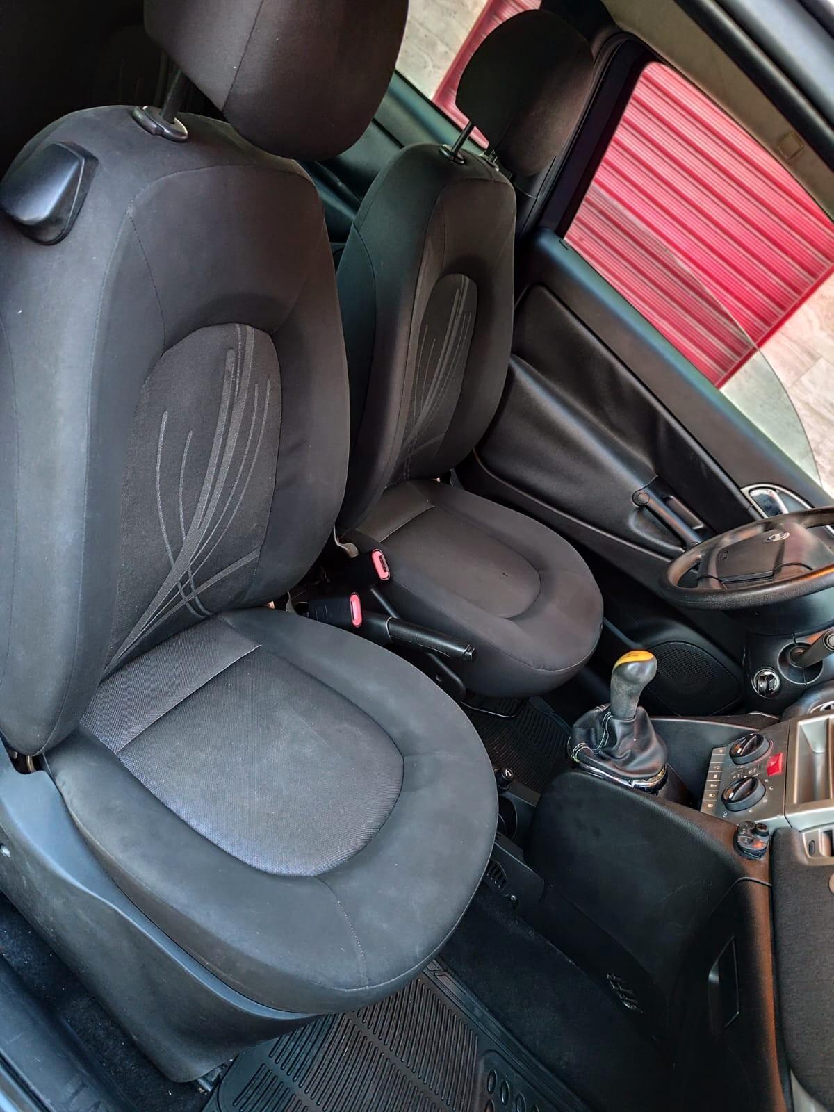 Lancia Ypsilon 1.3 MJT 75 CV Unyca