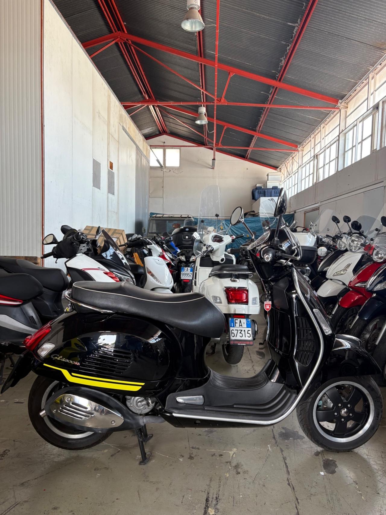 PIAGGIO VESPA 300 GTS