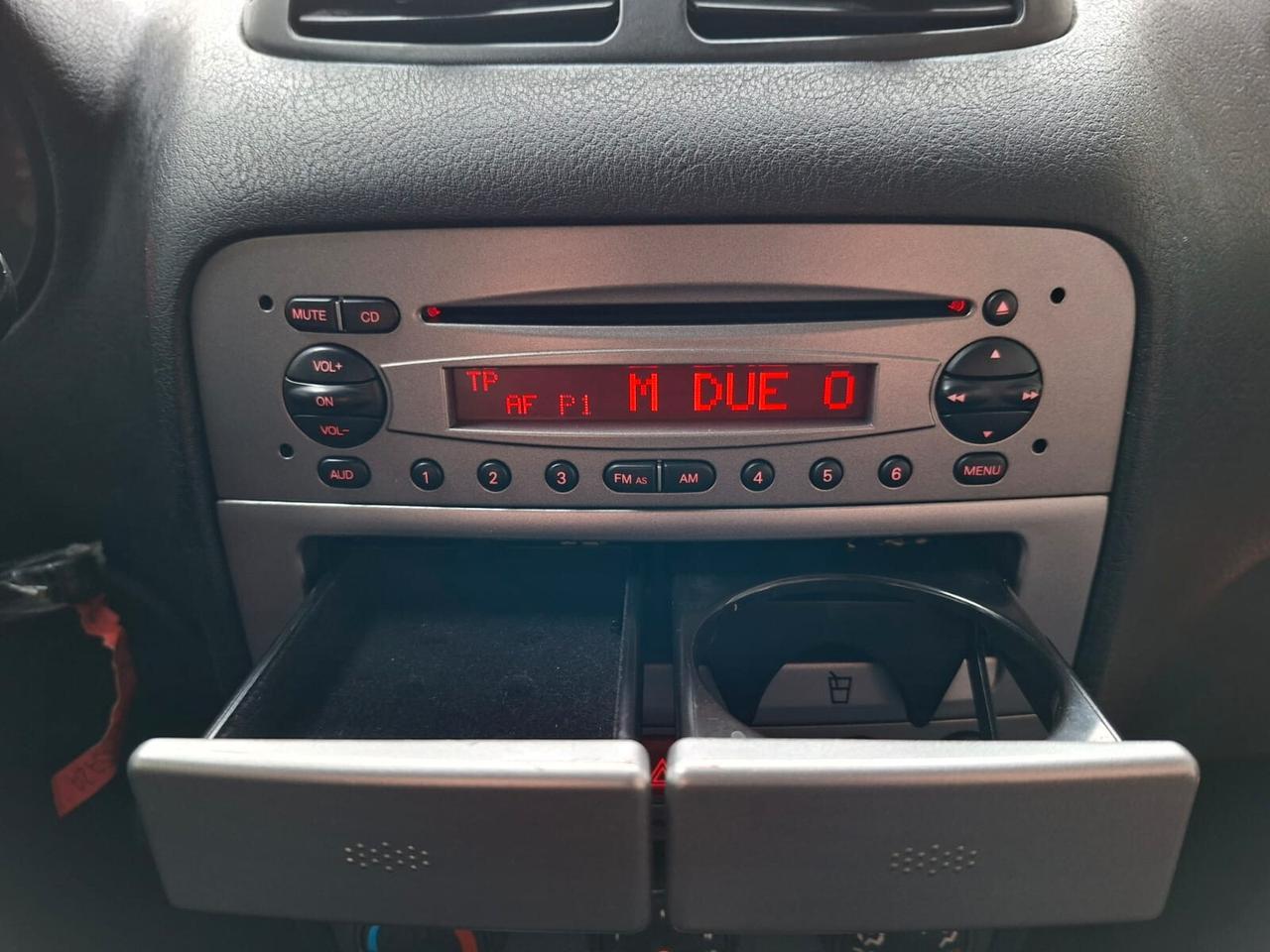 Alfa Romeo 147 3p 1.6 ts 16v BlackLine 105cv, adatta a neop.