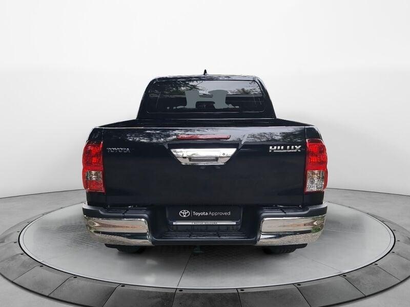 Toyota Hilux 2.4 D-4D A/T 4WD 4 porte Double Cab Lounge