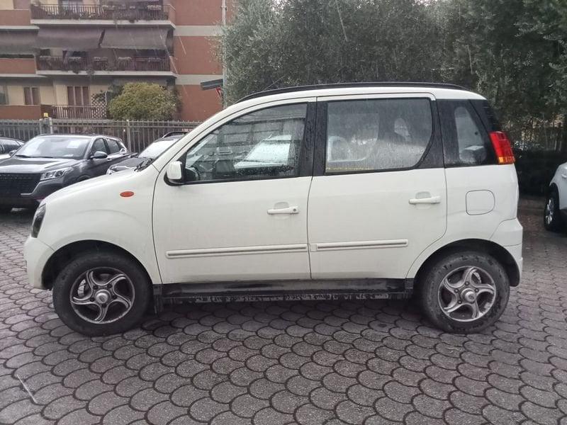 Mahindra Quanto C8 2.2 4WD N1