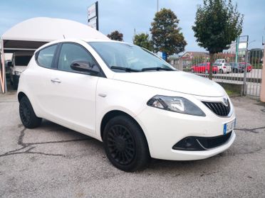 Lancia Ypsilon 1.0 Hybrid *** OK NEOPATENTATI ***