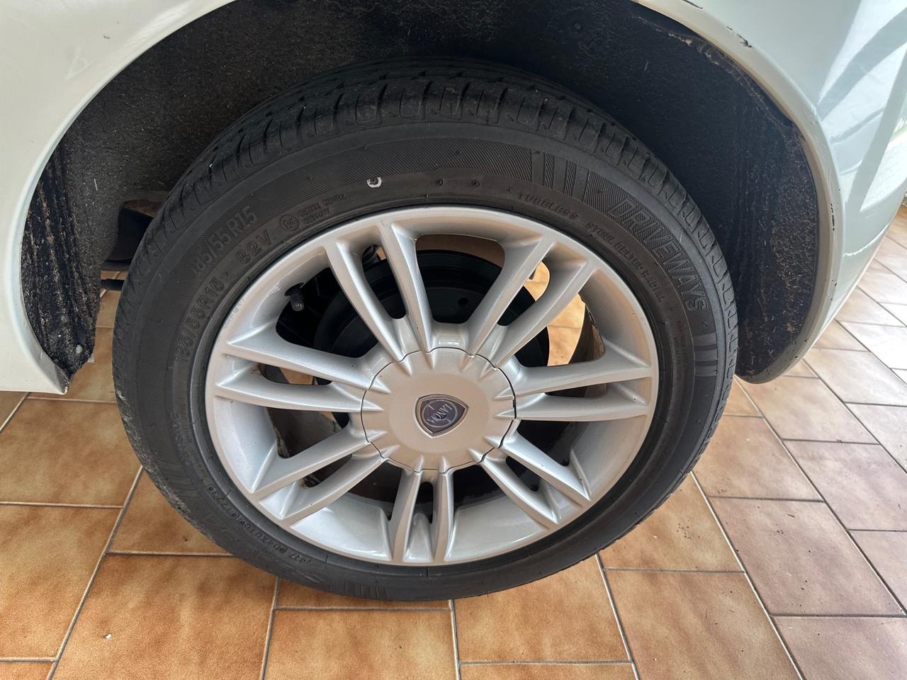 Lancia Ypsilon 1.3diesel per neopatentati