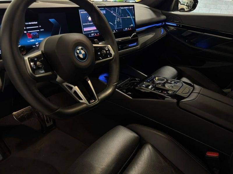 BMW Serie 5 530e sDrive M Sport Pro | TETTO PANORAM. | IVA ESPOSTA