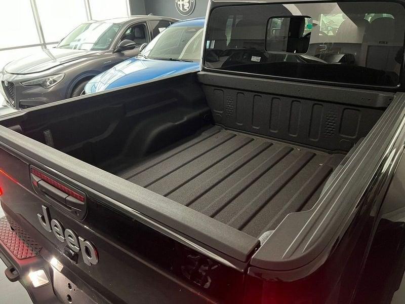 Jeep Gladiator 3.0 V6 Overland 4wd auto 3.0 V6 Overland 4wd auto