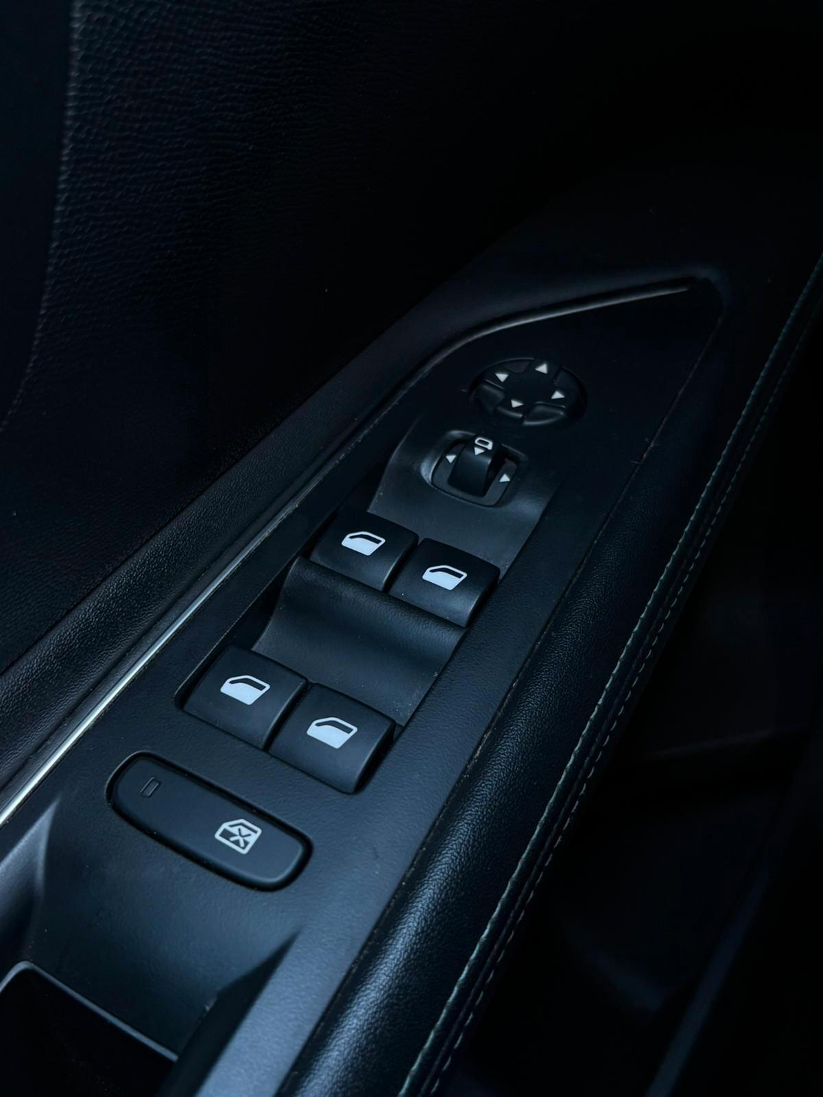 Peugeot 3008 HDi 130 S&S EAT8 Allure Black Friday