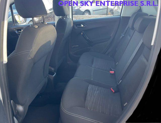PEUGEOT 208 PureTech 82 5 porte Black Line NAVI PDC