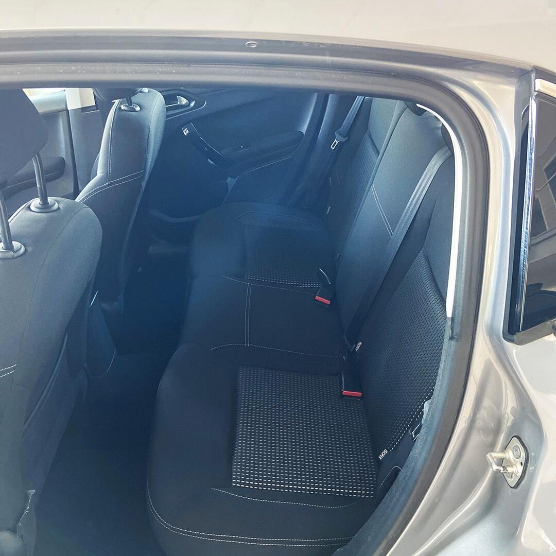 Peugeot 208 PureTech 82 5 porte Allure GPL