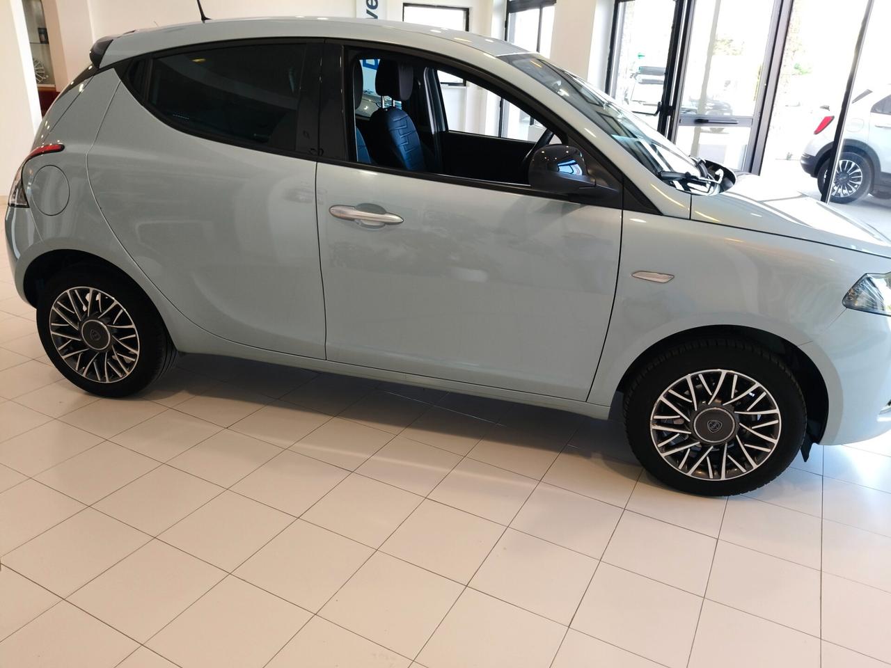 Lancia Ypsilon 1.0 70CV 5 porte Hybrid Gold Plus