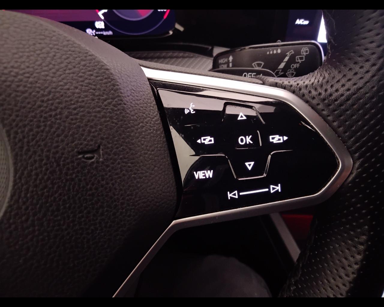 VOLKSWAGEN Golf VIII 2020 - Golf 1.5 etsi evo R-Line 130cv dsg