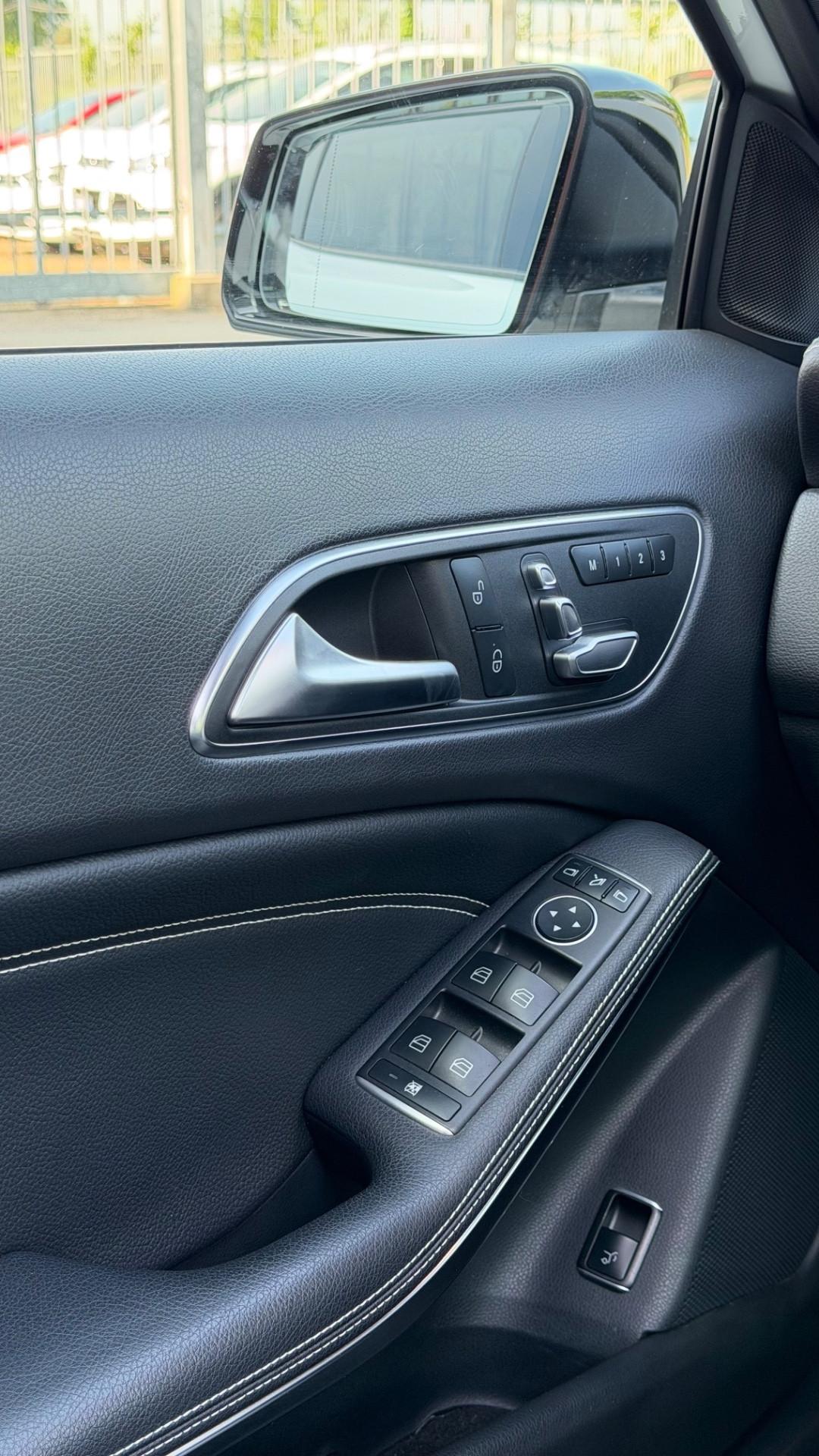 Mercedes-benz GLA 200 Premium night edition