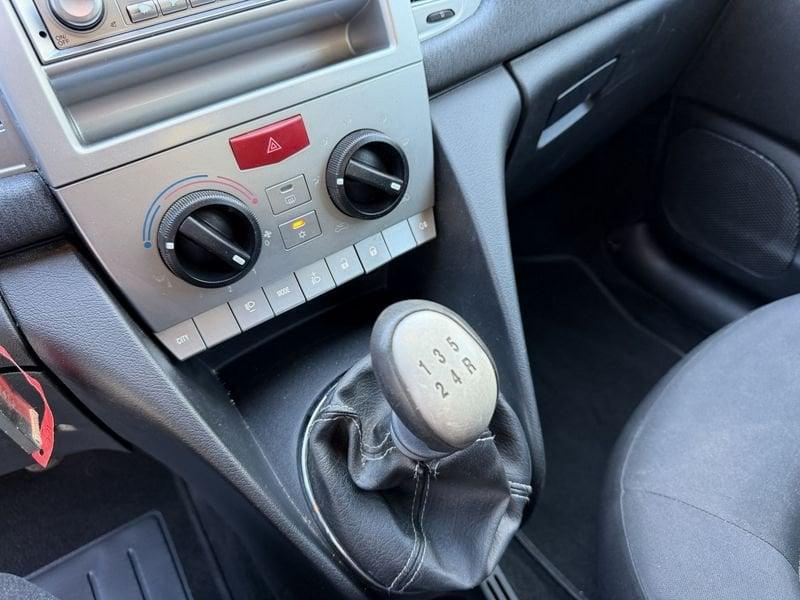 Lancia Ypsilon 1.2 8v Diva 69cv IDONEA NEOPATENTATI