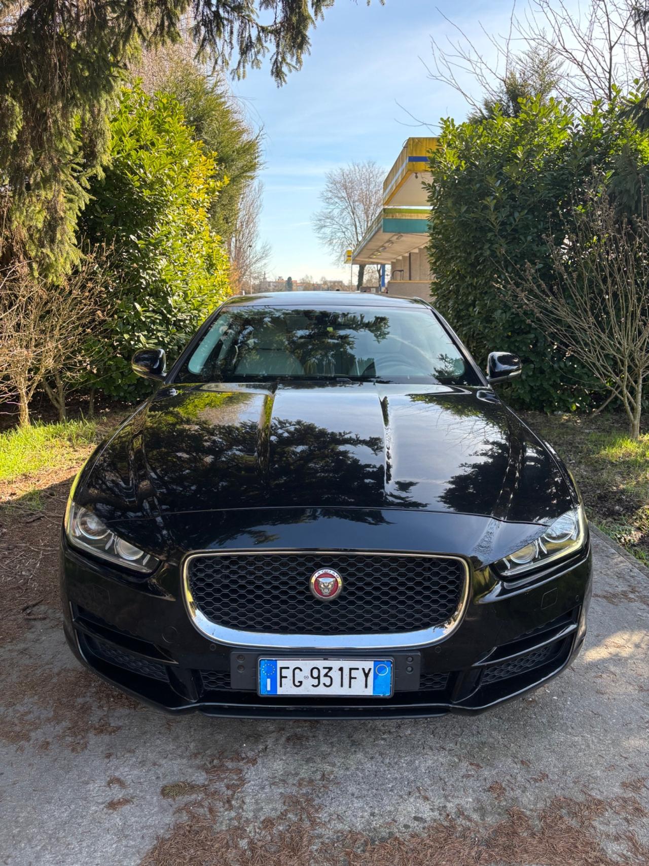 Jaguar XE 2.0 D Turbo R-Sport