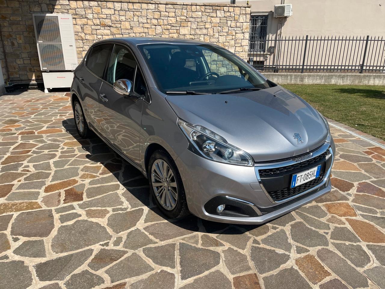 Peugeot 208 PureTech Turbo 110 EAT6 S&S 5 porte Allure