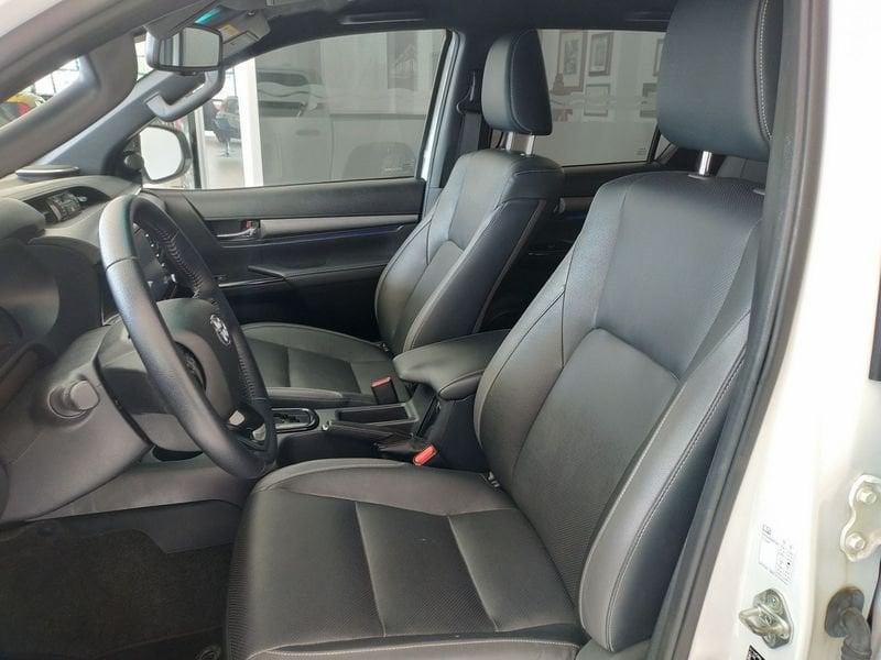 Toyota Hilux 2.4 D-4D A/T 4WD 4 porte Double Cab Invincible