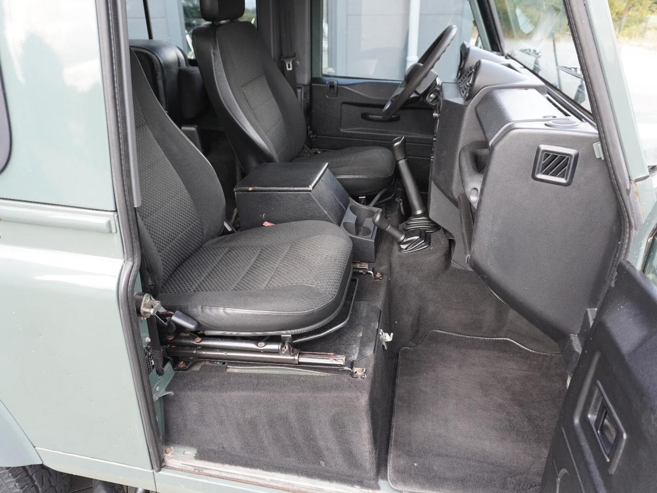 Land Rover Defender 90 TD4 Station Wagon E