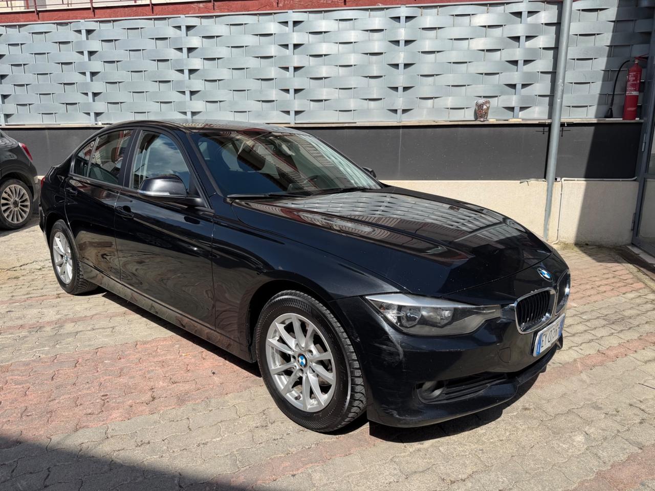 Bmw 318d 143 CV Business Automatico 2015