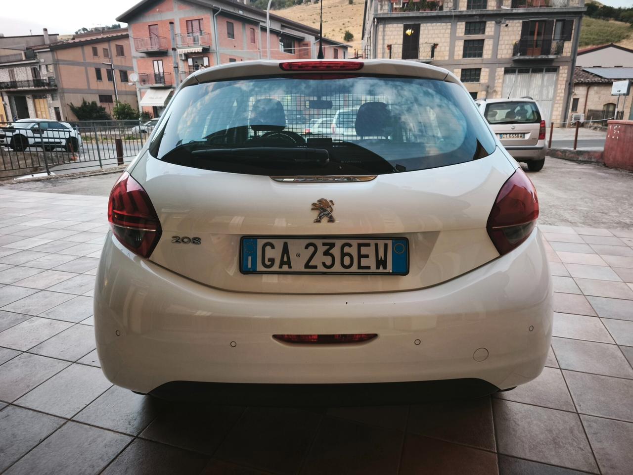 Peugeot 208 HDi 100 CV Van IVA Esposta