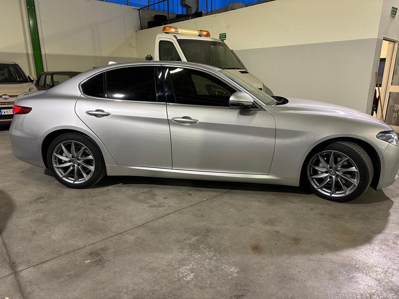 Alfa Romeo Giulia 2.2 Turbodiesel 190 CV AT8 3000 KM