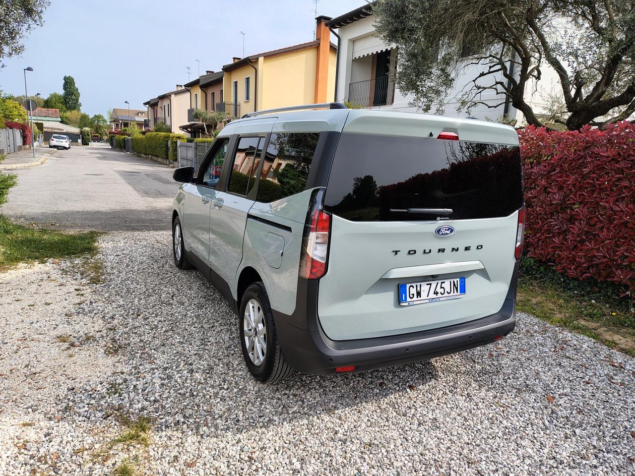 Ford Tourneo Courier 1.0 EcoBoost Titanium