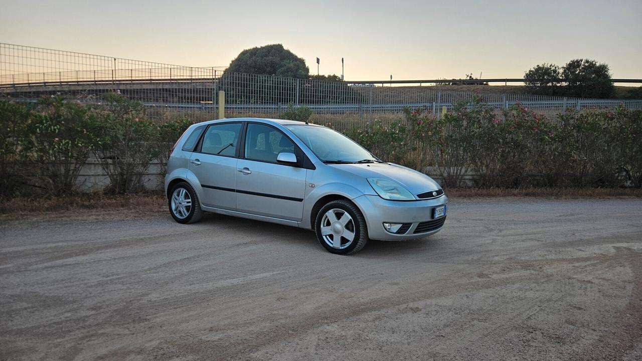 Ford Fiesta 1.2 16V 5P Ghia