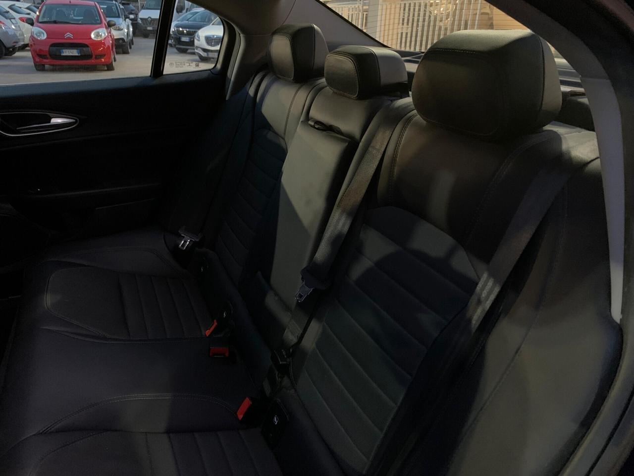 Alfa Romeo Giulia 2.2 Turbodiesel 180 CV Business Sport