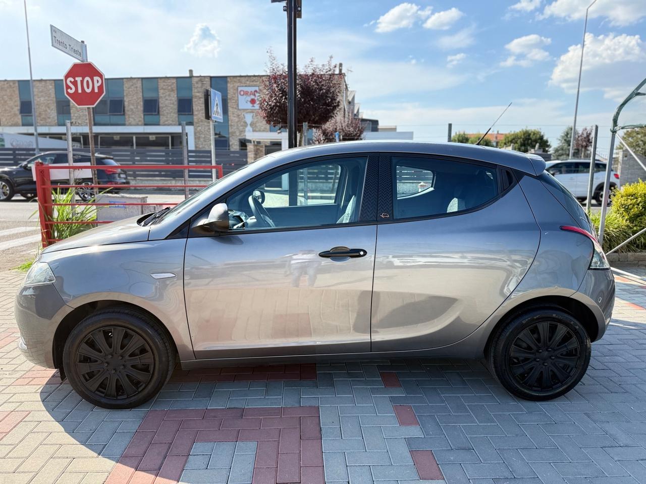 Lancia Ypsilon 1.2 69 CV 5 porte GPL Ecochic Black and Noir
