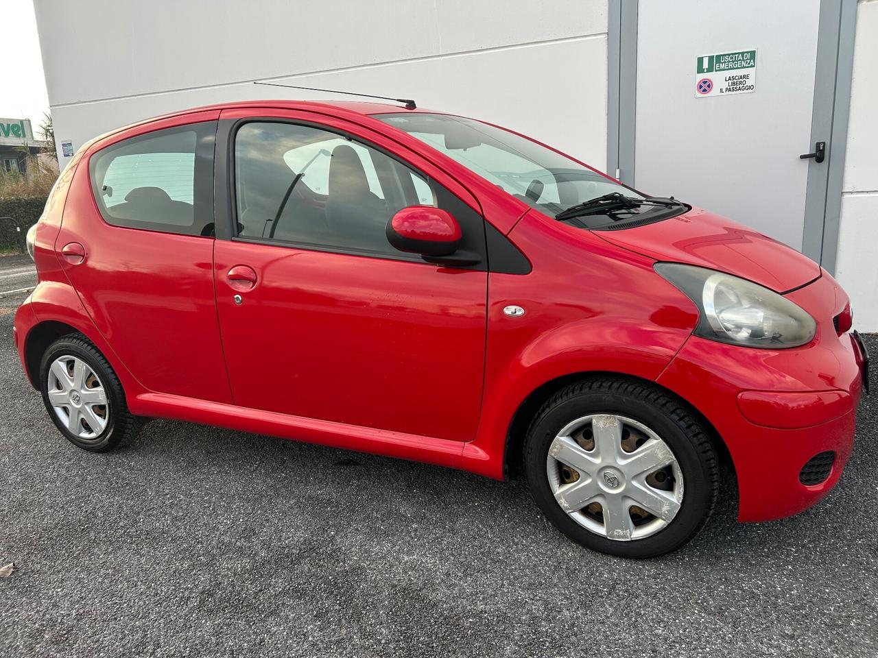 Toyota Aygo 1.0 12V VVT-i 5 porte Sol Connect automatica