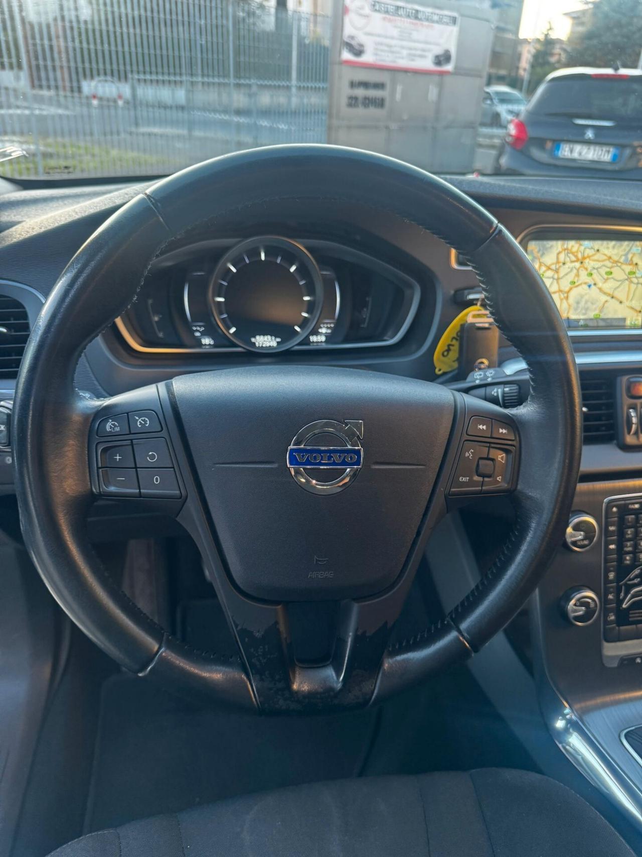 Volvo V40 D2 R-design Momentum