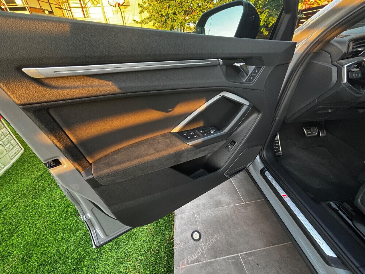 Audi Q3 RS Q3 quattro S tronic