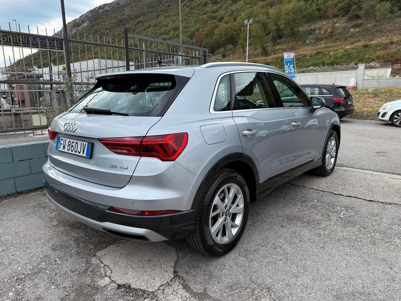 Audi Q3 2.0 TDI 150 CV S tronic line Edition