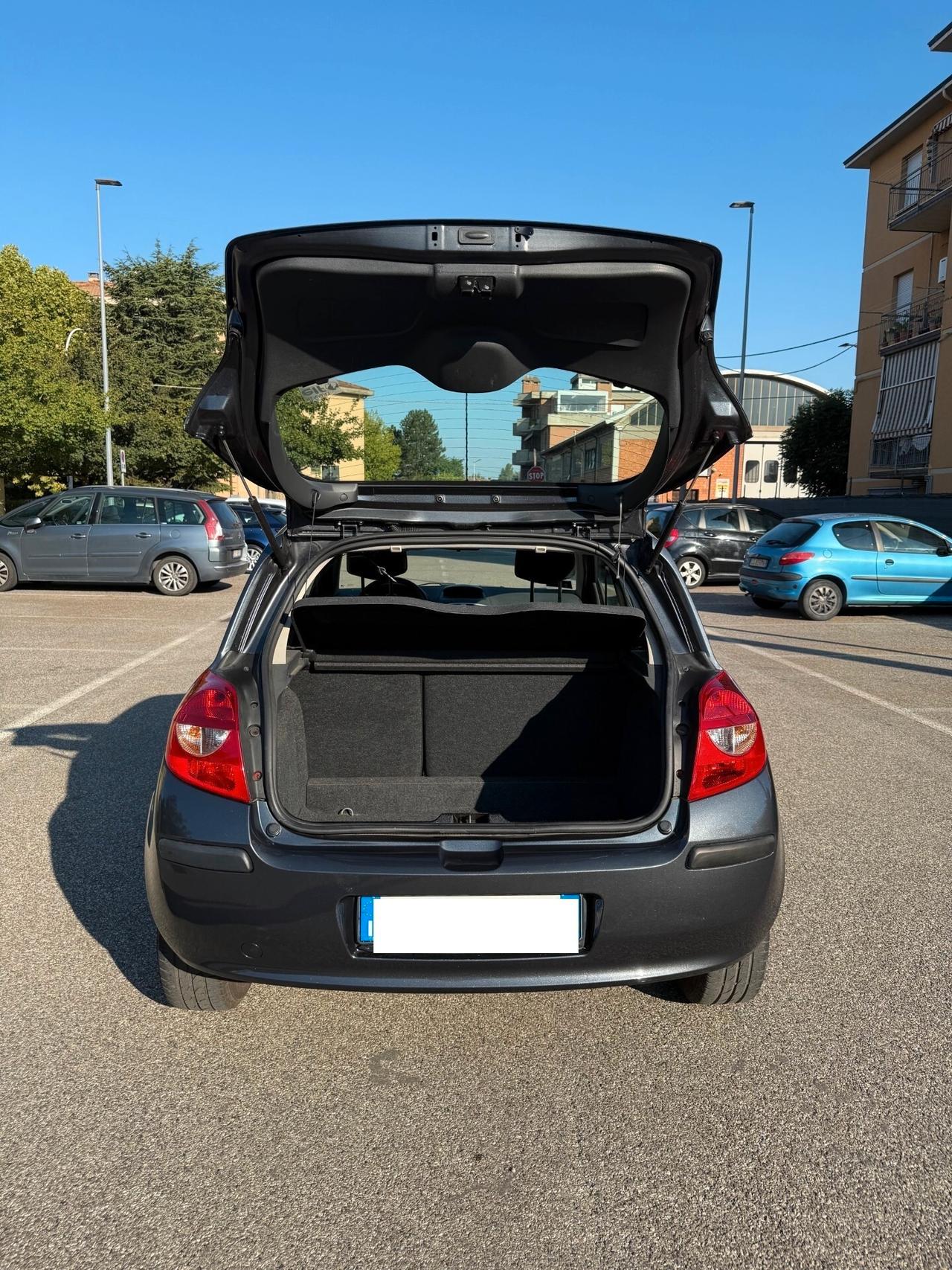 Renault Clio 1.6 - AUTOMATICA - NEOP. - 12 MESI DI GARANZIA -