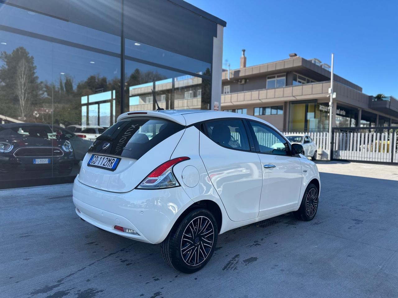 Lancia Ypsilon 1.0 FireFly 5 porte S&S Hybrid Ecochic Gold