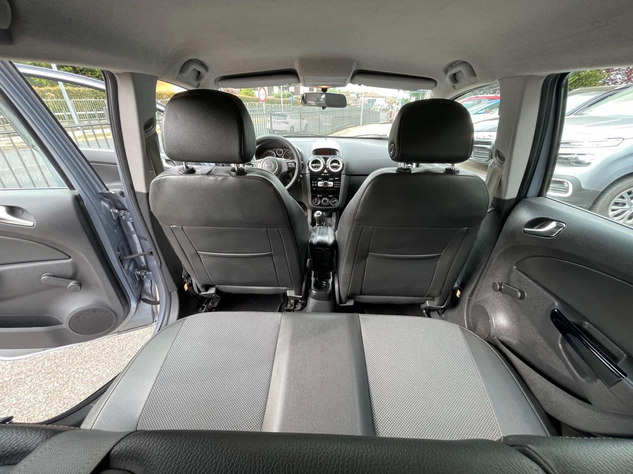 Opel Corsa 1.4 16V 5 porte Cosmo