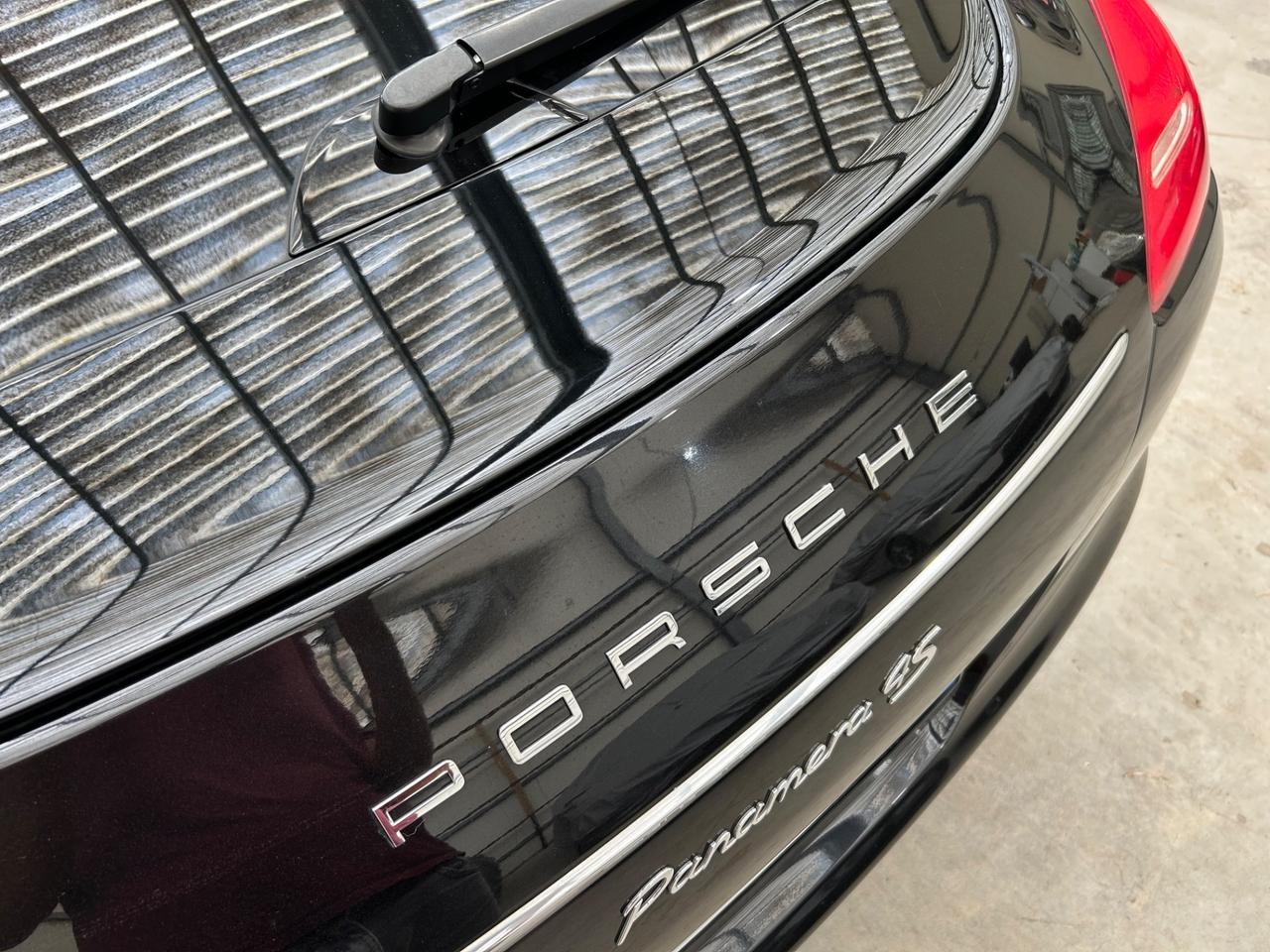 Porsche Panamera 4s