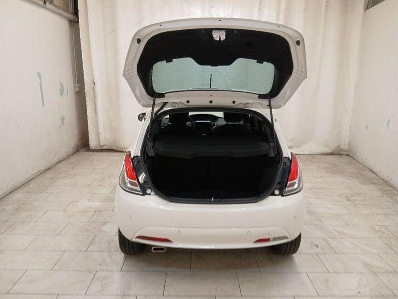 Lancia Ypsilon 1.0 firefly hybrid Gold s&s 70cv