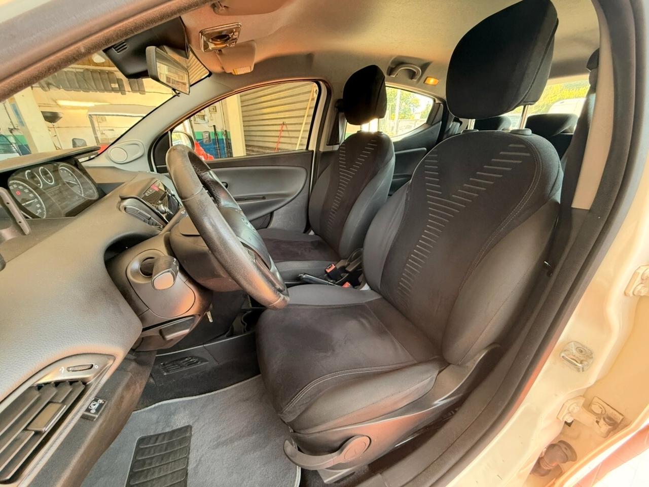 Lancia Ypsilon 1.2 69 CV 5 porte GPL Ecochic Platinum