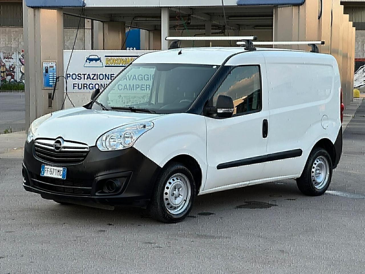 OPEL COMBO ANNO 2017 PRONTO ALL'USO! SUPER PREZZO!