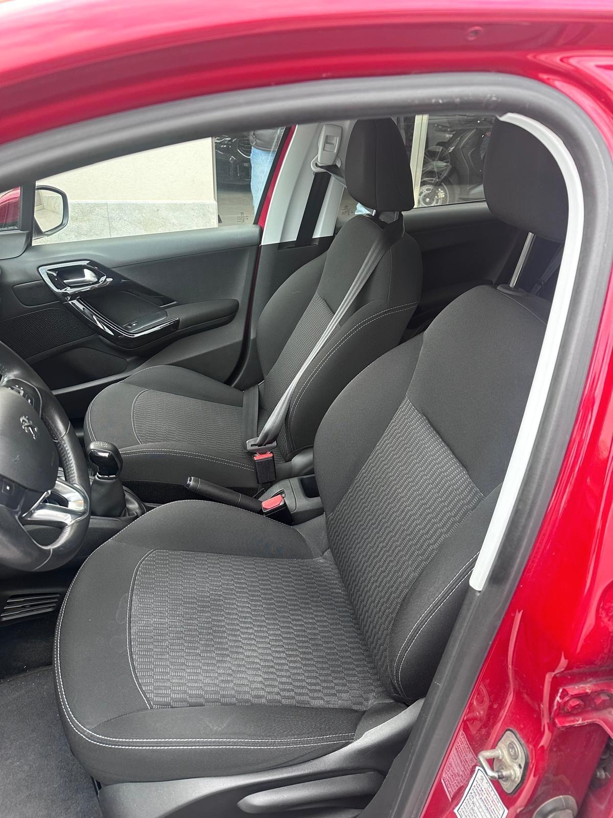 Peugeot 208 PureTech 82 5 porte Allure